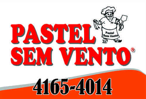 Detalhe do recheio do pastel de calabresa com queijo