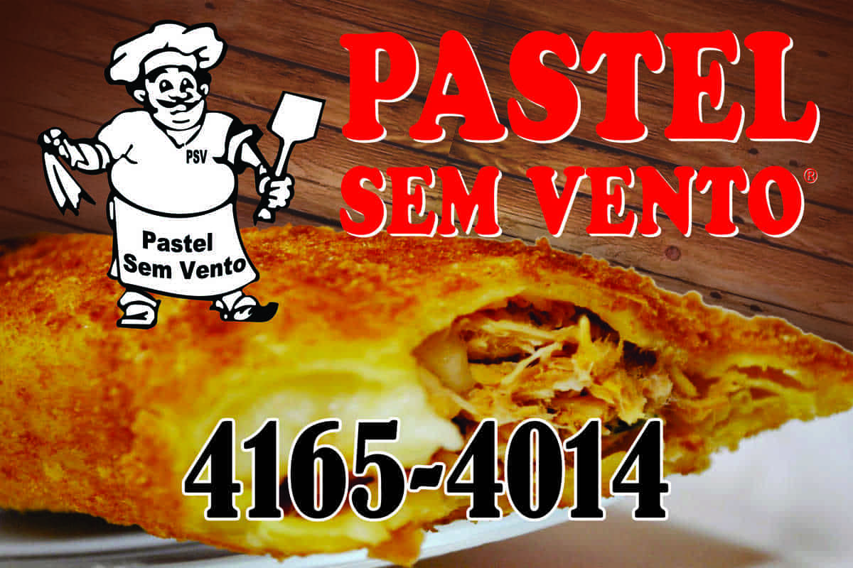 Detalhe do recheio do pastel de calabresa com queijo